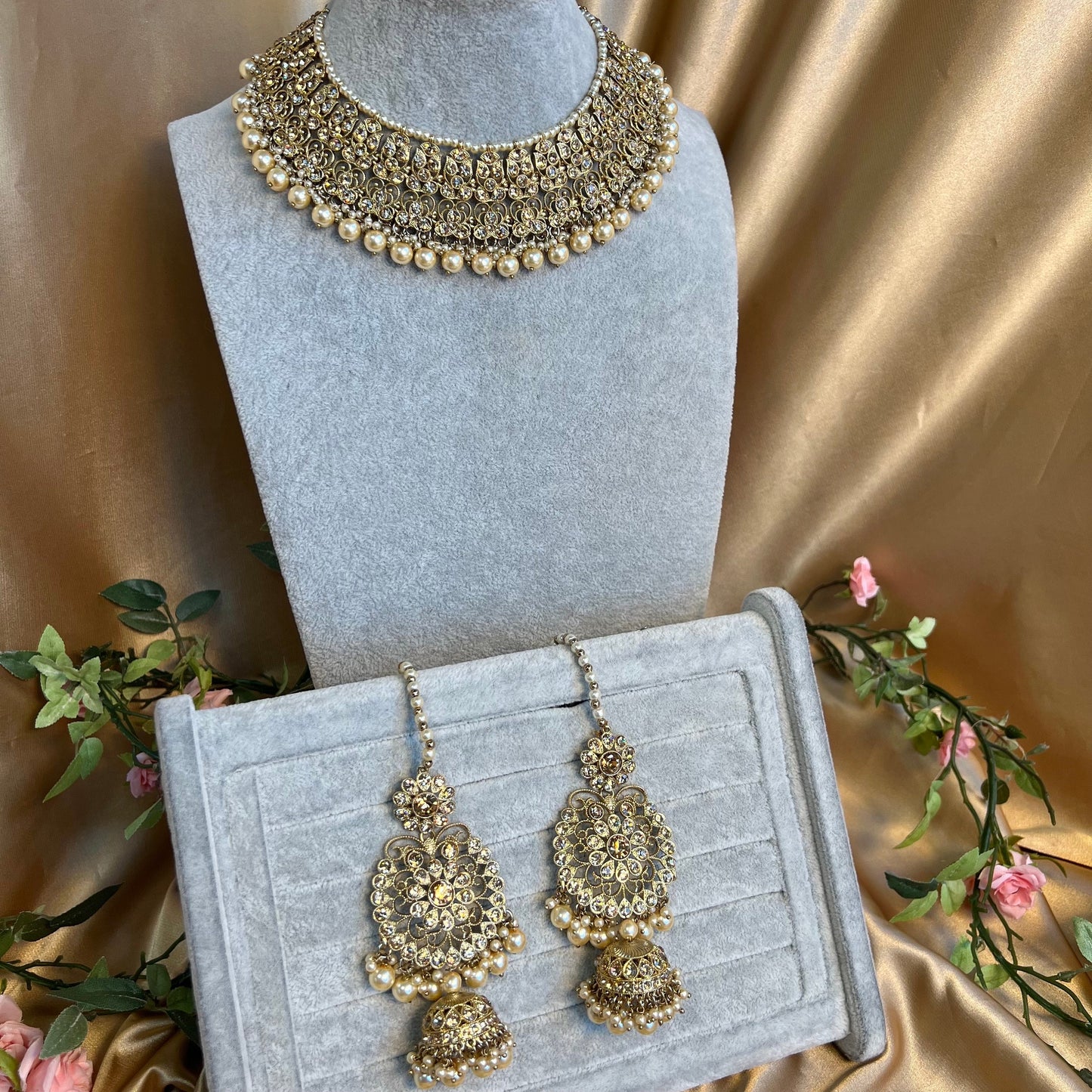 Golden Necklace and Earring/ Tikka/ Tikli/ Indian/ Pakistani/Fashion Jewellery/ Gift for Women