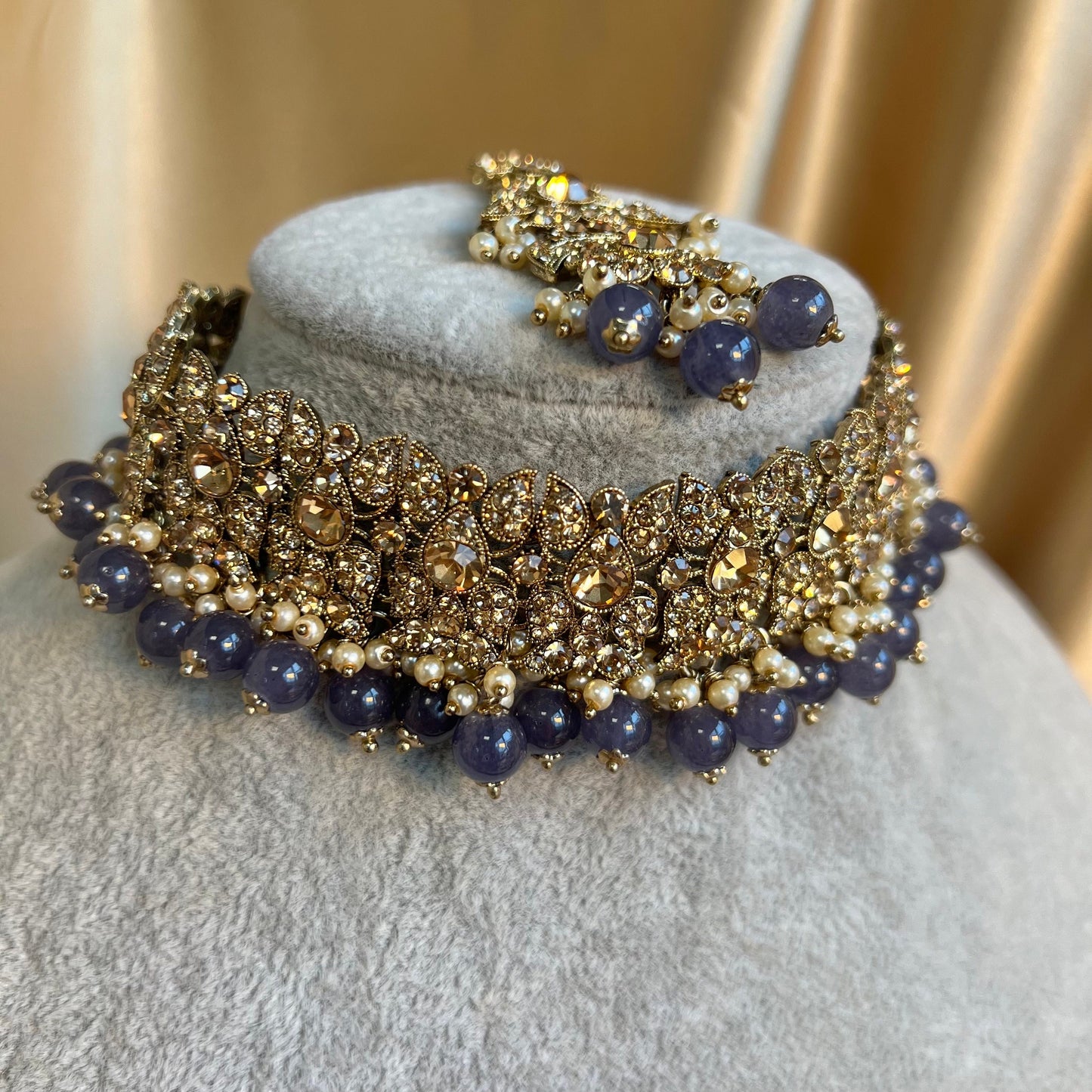 Choker and Tikka Grey