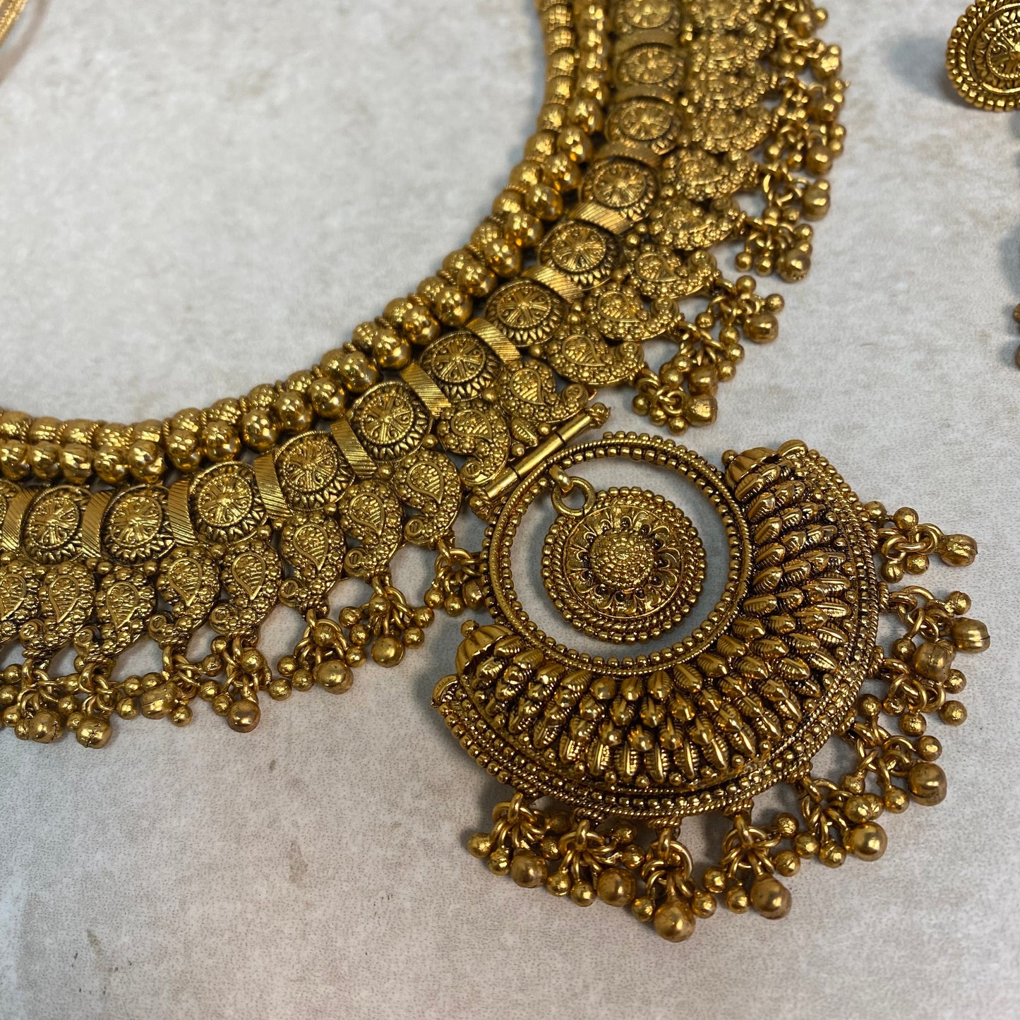 Antique Gold Temple Gold Set-Vintage Design Earring/ Tikka/ Tikli/ Indian/ Pakistani/Fashion Jewellery/ Gift for Women/ Asian Jewellery