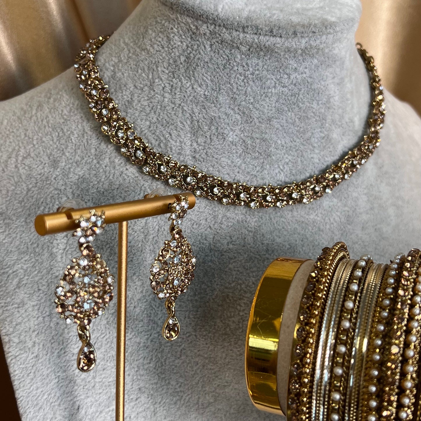 Golden Elegant Necklace and Earring. Simple/ Civil/ Wedding Guest/ Earring/ Indian/ Pakistani/Fashion Jewellery/ Gift for Women/Christmas