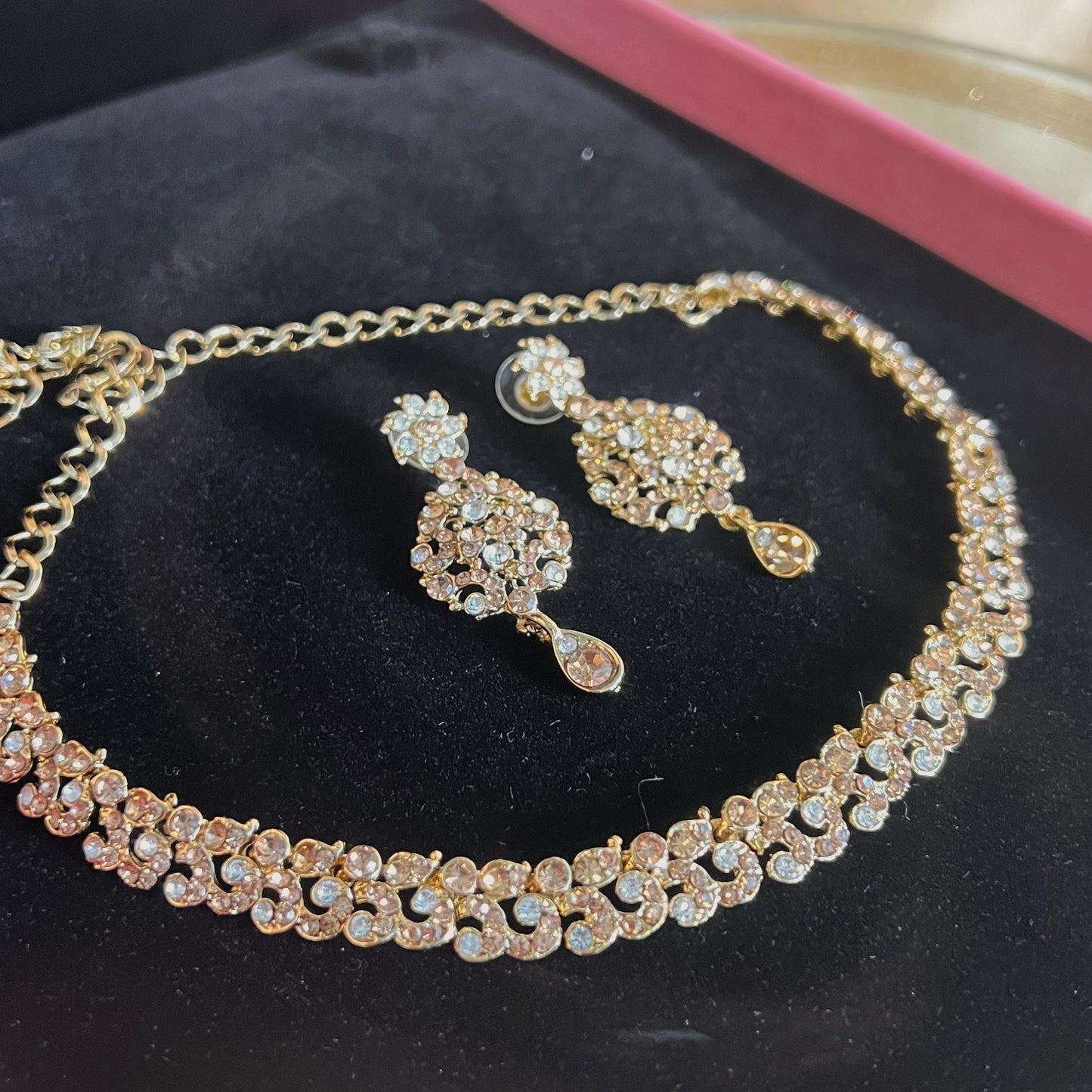 Golden Elegant Necklace and Earring. Simple/ Civil/ Wedding Guest/ Earring/ Indian/ Pakistani/Fashion Jewellery/ Gift for Women/Christmas