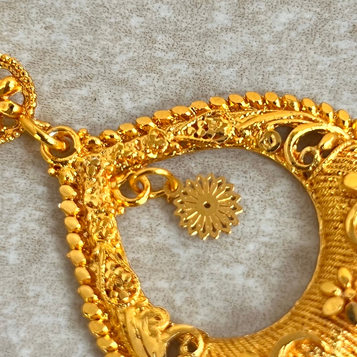 Medium Bright Gold Tikka/ Tikli/ Indian/ Pakistani Fashion Jewellery/Maang Tikkas