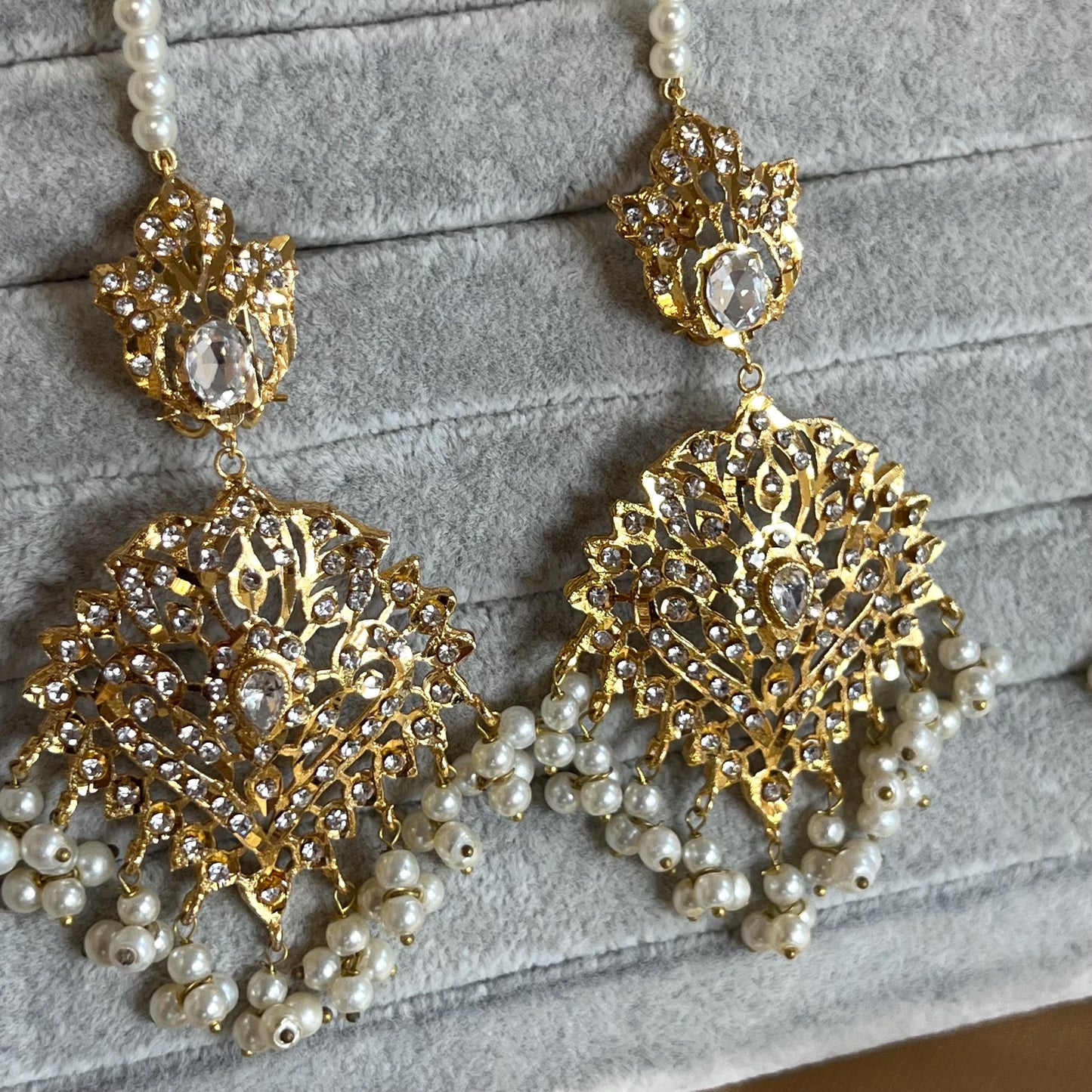 Pearl and Bright Gold Choker Set with Earring and Tikka/ Lightweight/ Unique Style/ Indian/ Pakistani/Fashion Jewellery/ Gift for Women