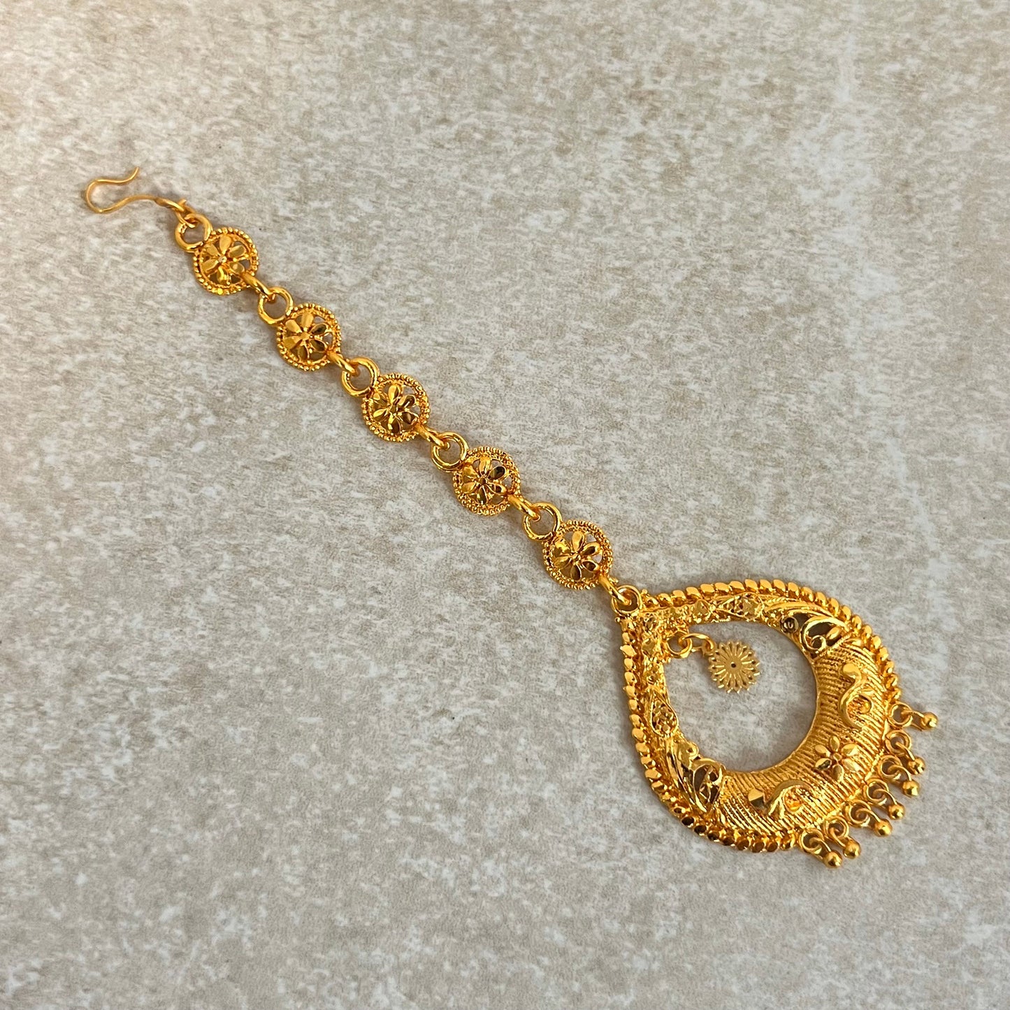 Medium Bright Gold Tikka/ Tikli/ Indian/ Pakistani Fashion Jewellery/Maang Tikkas