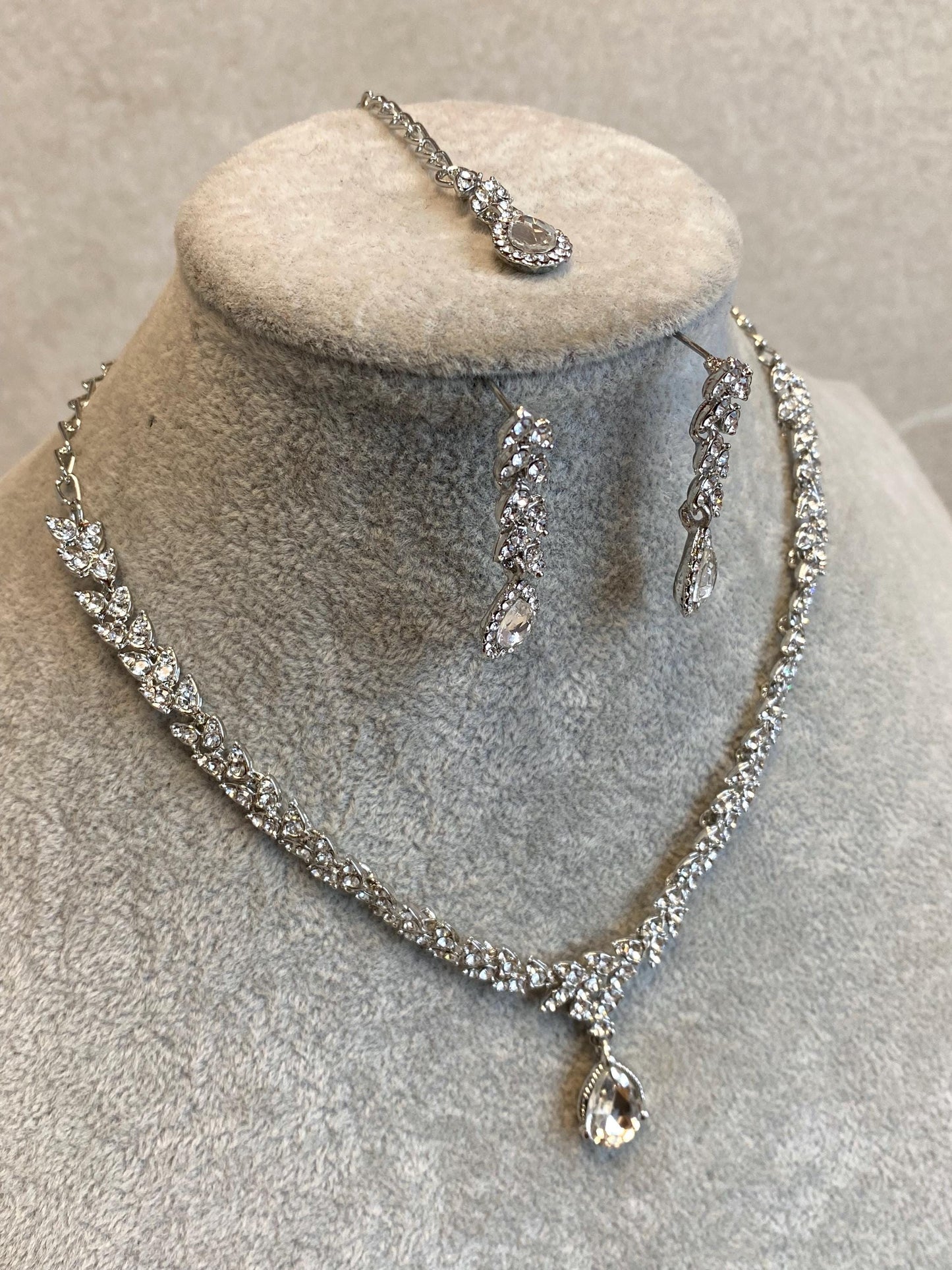 Silver Set/ Elegant Necklace Set Earring/ Tikka/ Indian/ Pakistani/Fashion Jewellery/ Gift for her/Civil/Registry/wedding/Xmas/ Imperfect