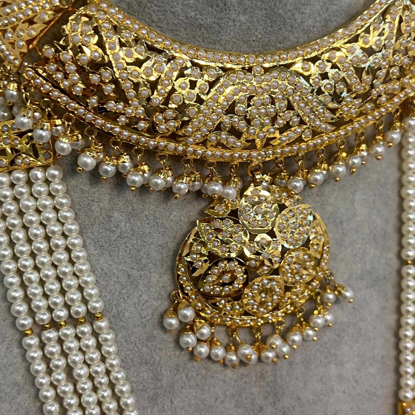Pearl and Bright Gold Choker Set with Earring and Tikka/ Lightweight/ Unique Style/ Indian/ Pakistani/Fashion Jewellery/ Gift for Women