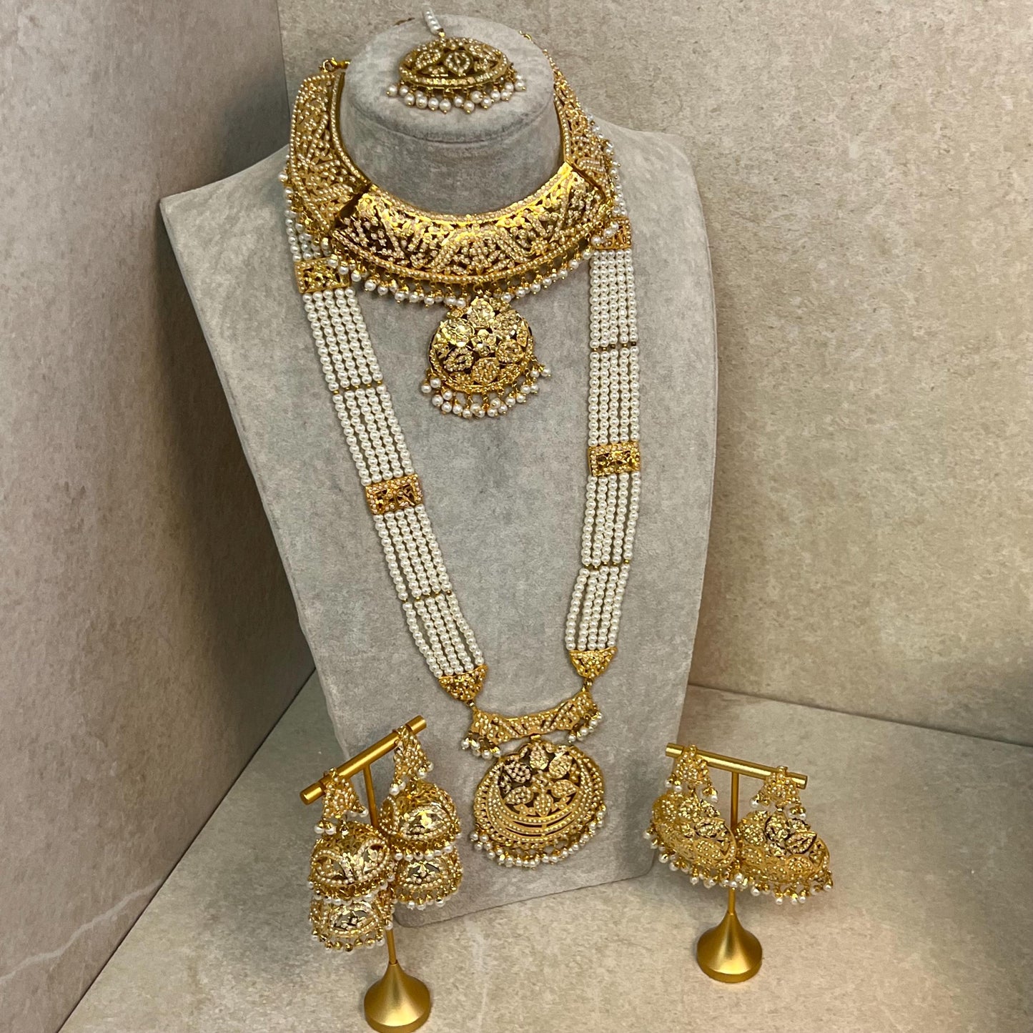 Pearl and Bright Gold Choker Set with Earring and Tikka/ Lightweight/ Unique Style/ Indian/ Pakistani/Fashion Jewellery/ Gift for Women