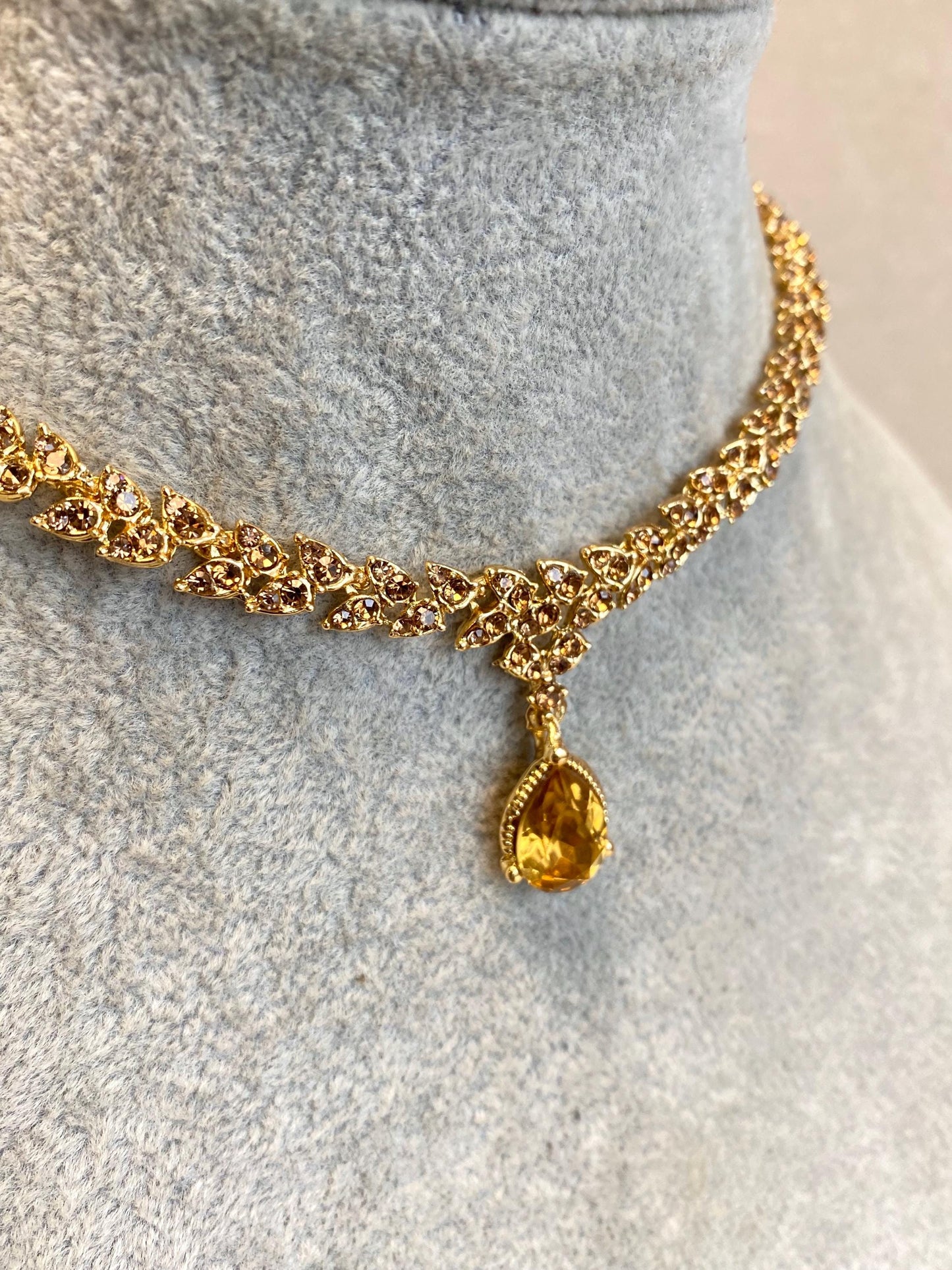 Golden Elegant Necklace Set Earring/ Tikka/ Tikli/ Indian/ Pakistani/Fashion Jewellery/ Gift for her/Civil/Registry/wedding/Xmas/ Imperfect