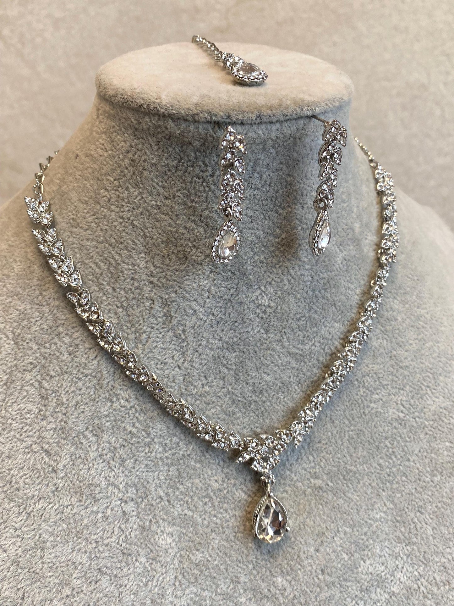 Silver Set/ Elegant Necklace Set Earring/ Tikka/ Indian/ Pakistani/Fashion Jewellery/ Gift for her/Civil/Registry/wedding/Xmas/ Imperfect