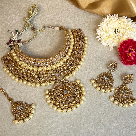 Stunning pearl Jewellery Set/ Indian/ Pakistani Style/ Choker/ Earring/ Tikka