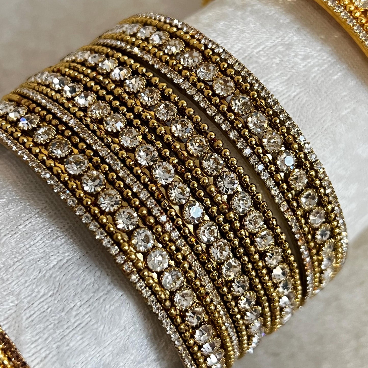 2.8 Set of 4 Bangles in Antique/Bright Gold/ Golden/ Clear Rhinestone/2 chunky 2 thin bangles. Choose Colour/ Simple Statement Bangles Ends