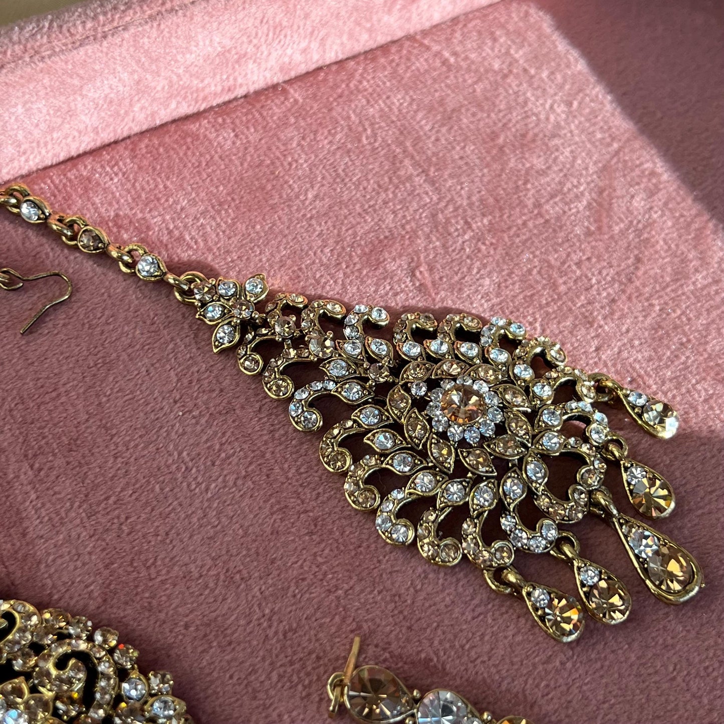 Extra Large Fancy Golden Rhinestone Indian Tikka High Quality Bollywood Indian Pakistani Fashion Jewellery Party Style