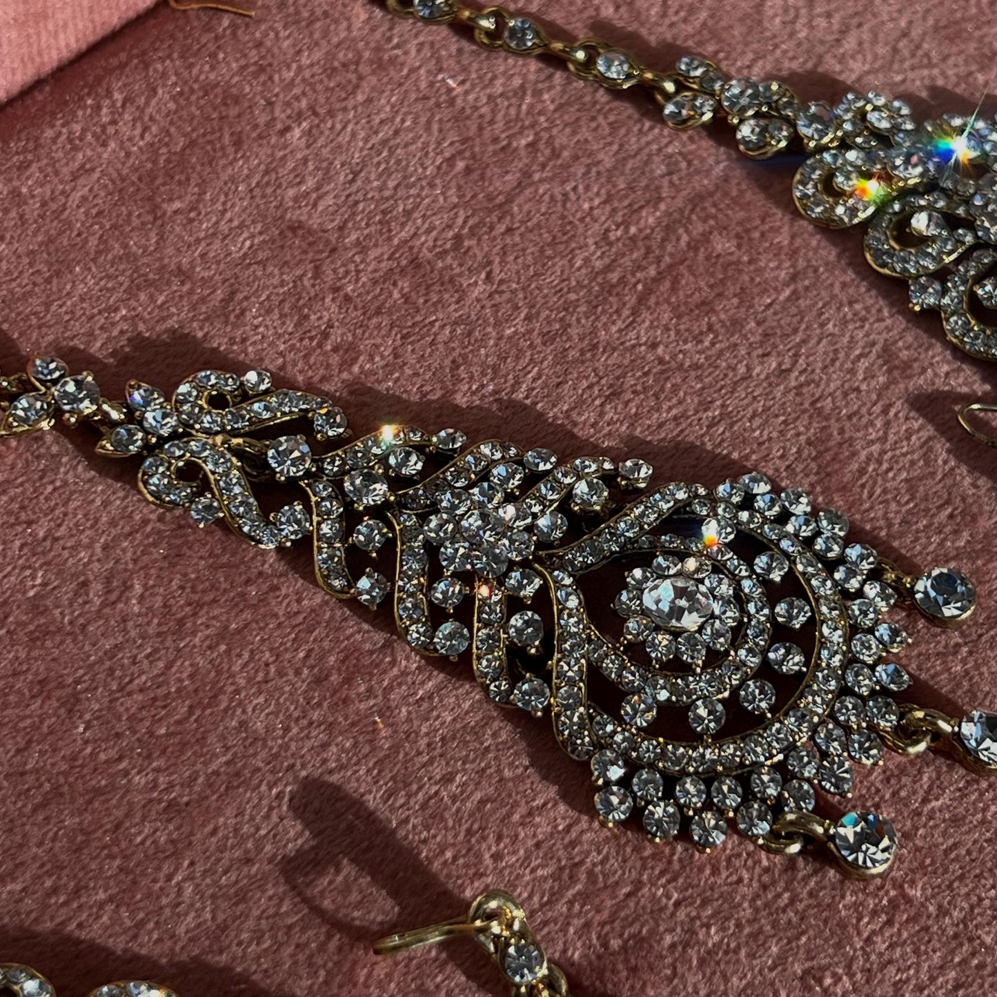 Extra Large Fancy Clear Rhinestone Gold Base Indian Tikka High Quality Bollywood Indian Pakistani Fashion Jewellery Party Style