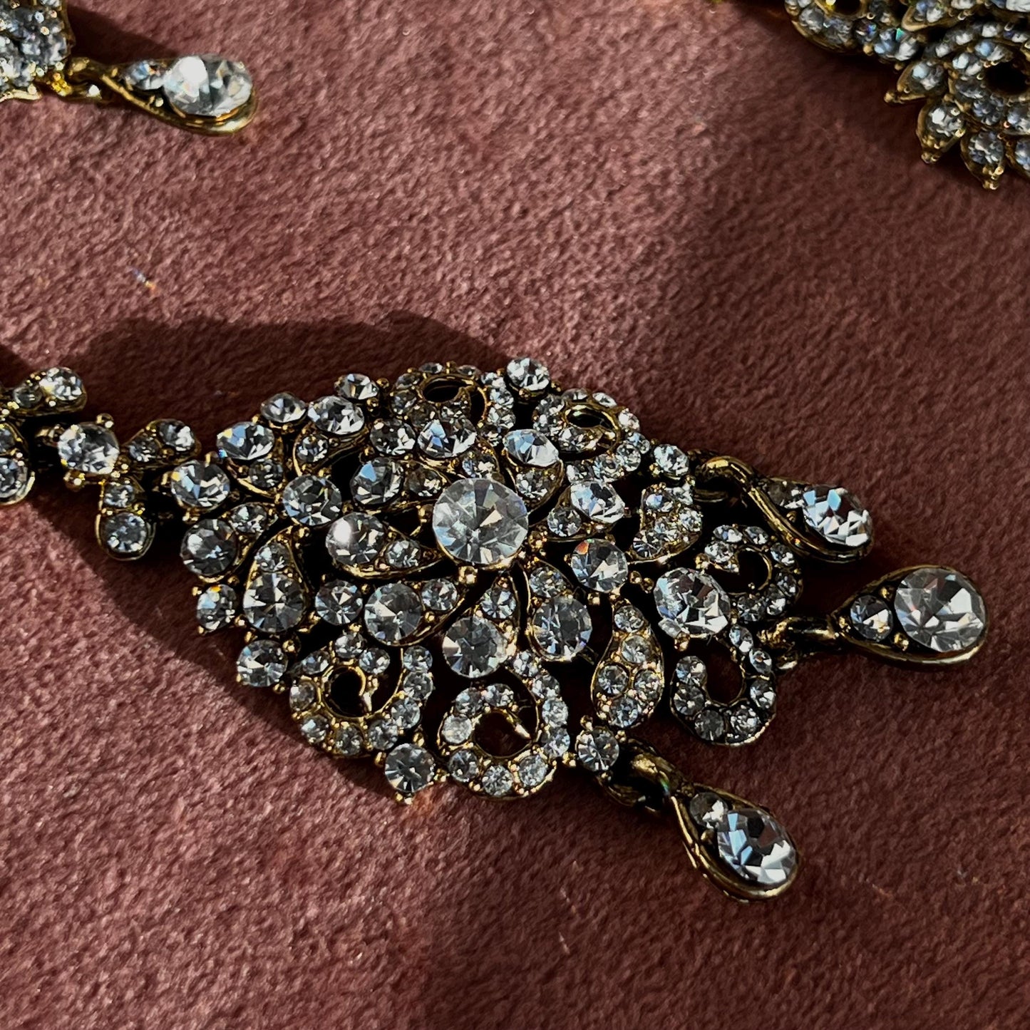 Extra Large Fancy Clear Rhinestone Gold Base Indian Tikka High Quality Bollywood Indian Pakistani Fashion Jewellery Party Style