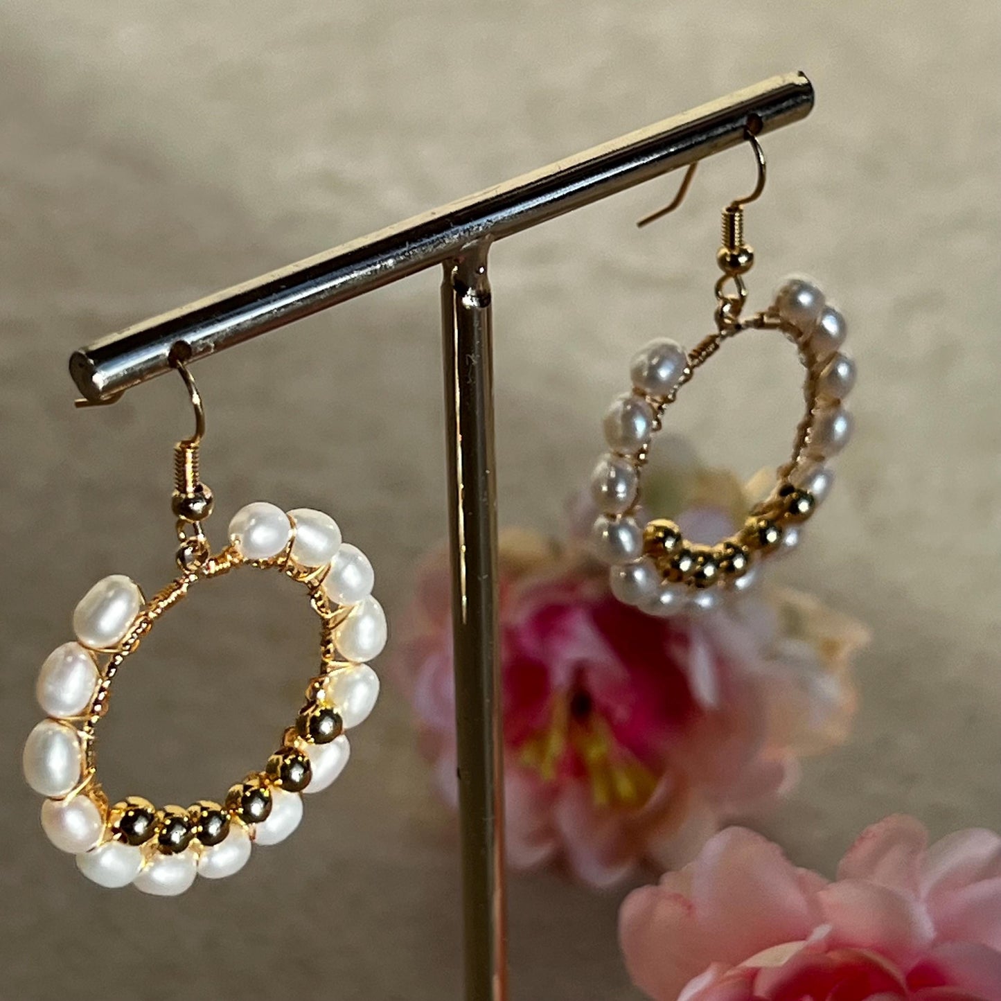 Pearl Gold Hoop Earring Lightweight High Quality Hypoallergenic Trnding Stylish Gift for Her Everyday Wear 1 inch