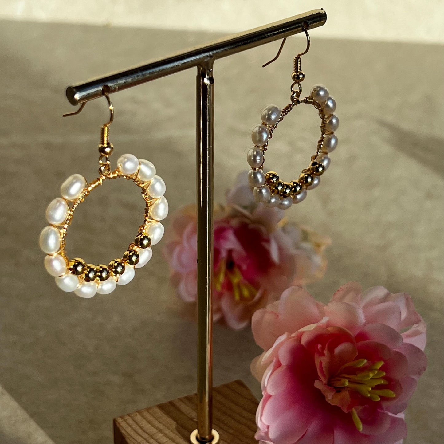 Pearl Gold Hoop Earring Lightweight High Quality Hypoallergenic Trnding Stylish Gift for Her Everyday Wear 1 inch