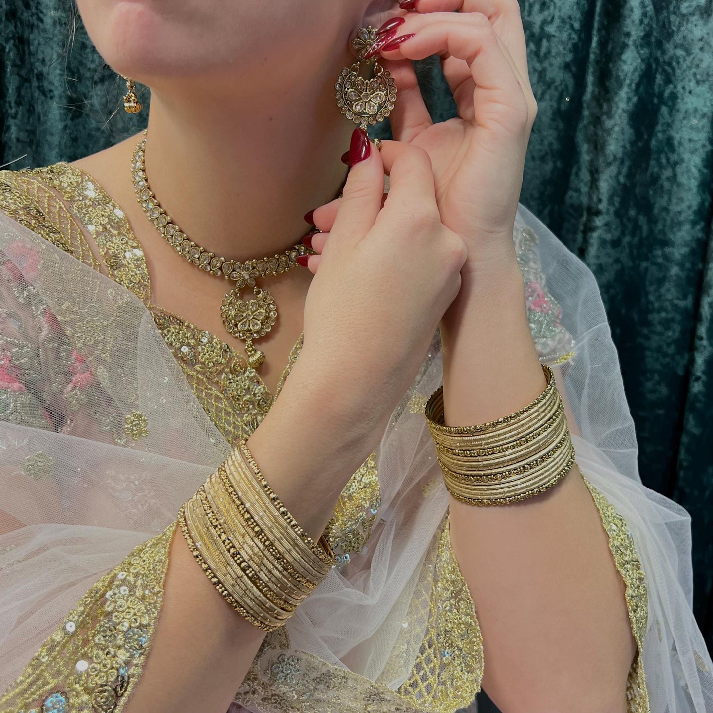 Golden Elegant Necklace Set Earring/ Tikka/ Tikli/ Indian/ Pakistani/Fashion Jewellery/ Gift for Women/Civil/Registry/Valentines gifts