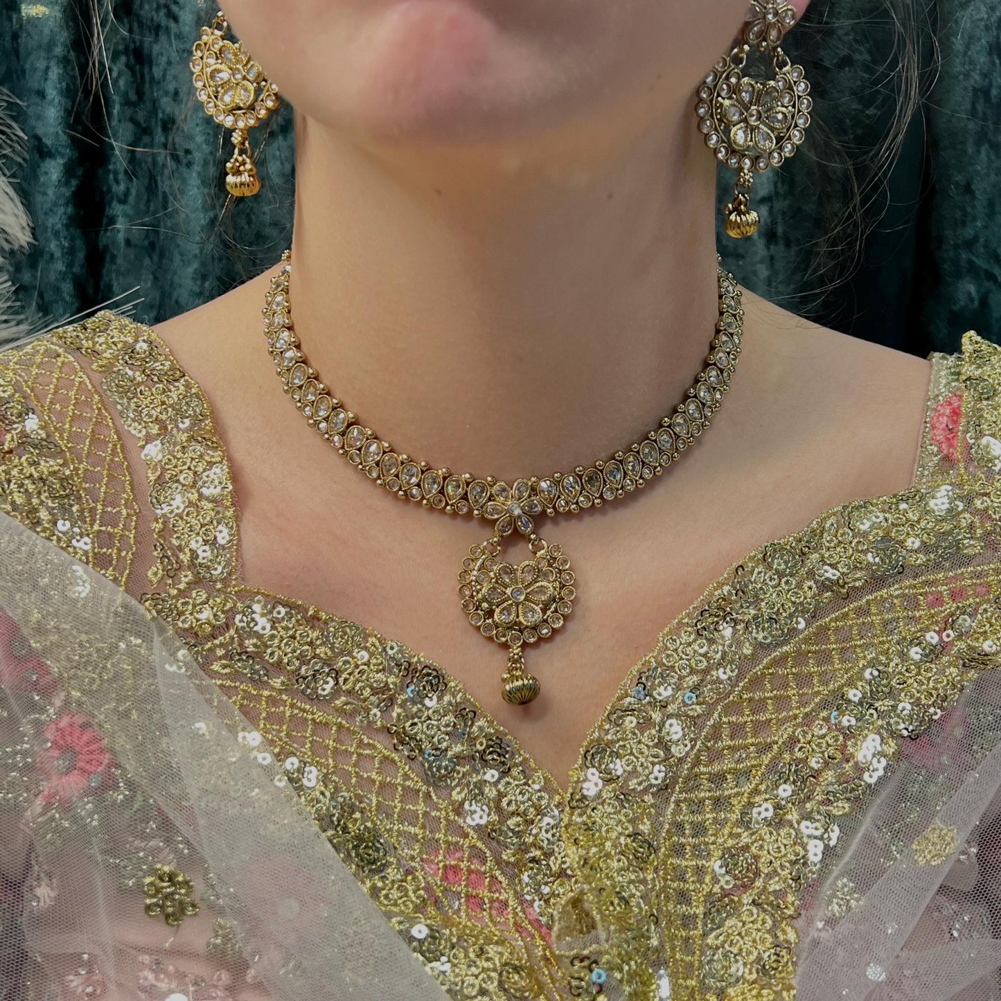 Golden Elegant Necklace Set Earring/ Tikka/ Tikli/ Indian/ Pakistani/Fashion Jewellery/ Gift for Women/Civil/Registry/Valentines gifts