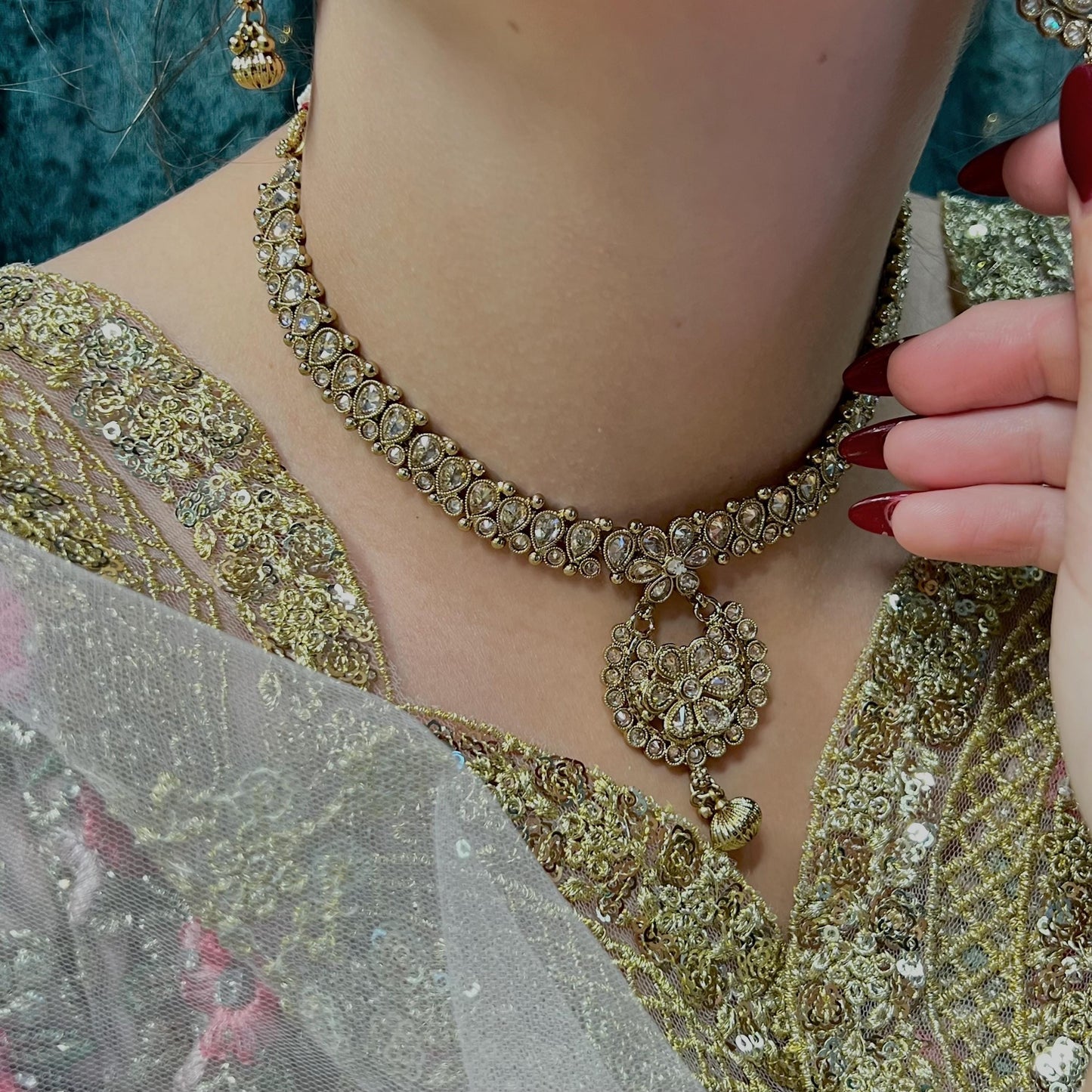 Golden Elegant Necklace Set Earring/ Tikka/ Tikli/ Indian/ Pakistani/Fashion Jewellery/ Gift for Women/Civil/Registry/Valentines gifts