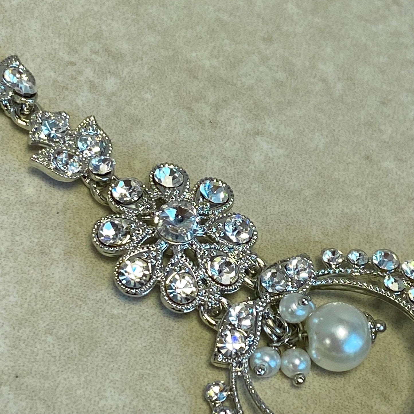 Silver pearl Rhinestone Maang Tikka Bindya Indian Pakistani Bollywood Headpiece Mendhi Jewels Gift Fashion