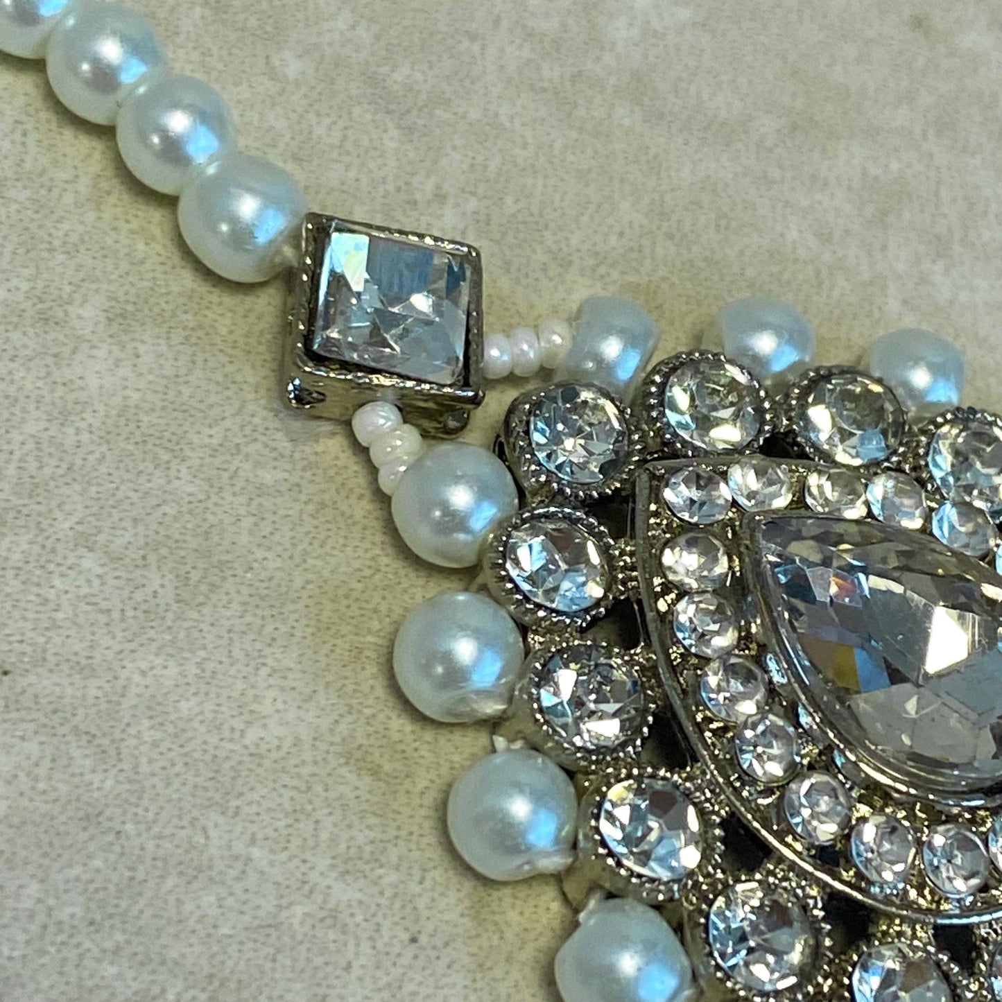 Silver pearl Rhinestone Maang Tikka Bindya Indian Pakistani Bollywood Headpiece Mendhi Jewels Gift Fashion