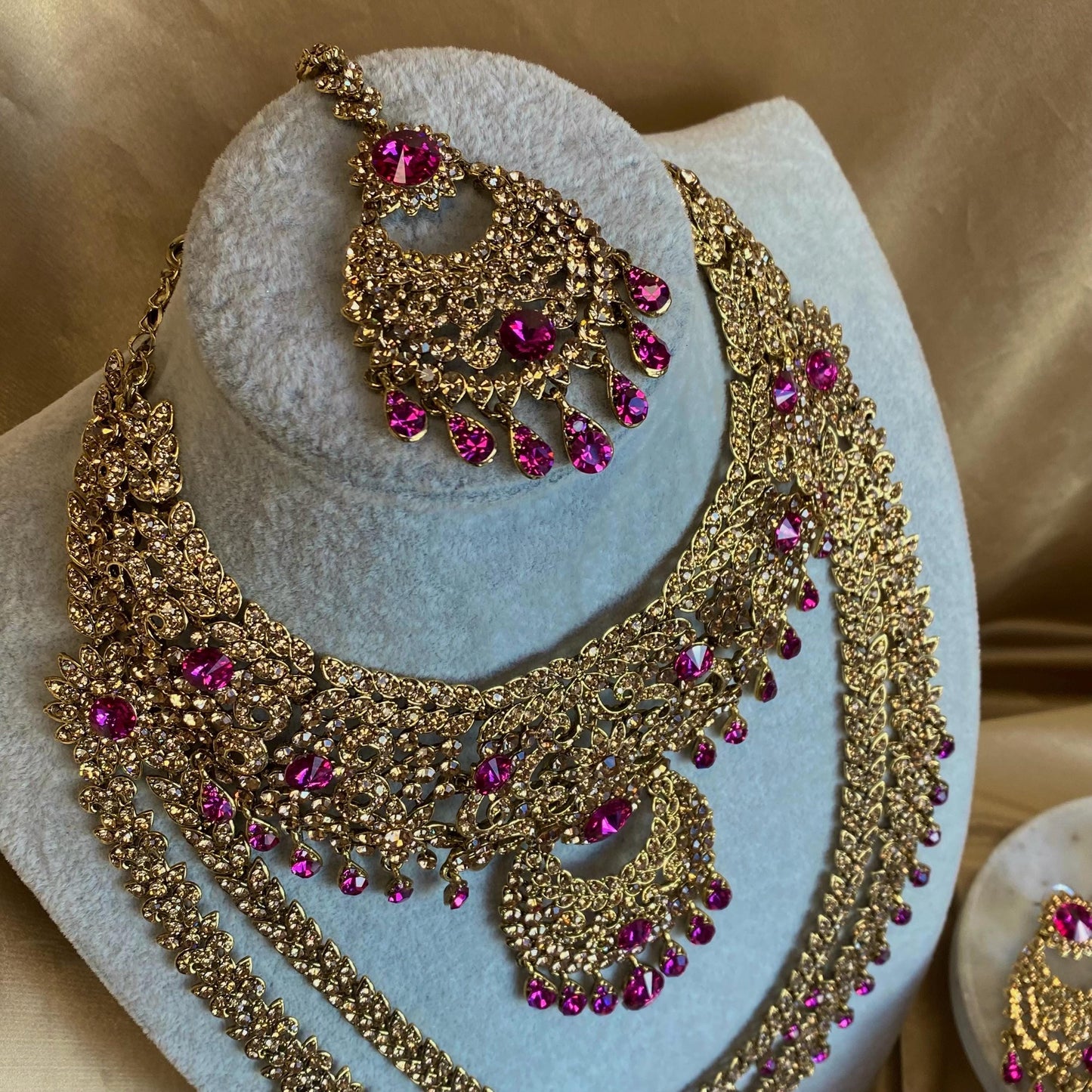 Hot Pink Antique Gold Rhinestone Full Bridal Necklace Mala Earring Tikka Jhumar Mathapatti Nose Ring Hand Harness High Quality Sale Asian