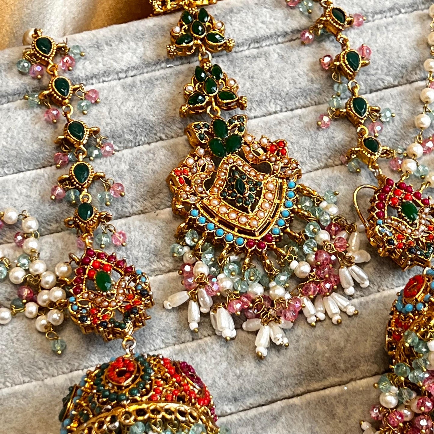 Mendhi Jewels Multicolour Necklace Large Jhumka Earrings ChainTikka Henna party Pakistani Indian Style Antique Gold Bollywood Fashion Party