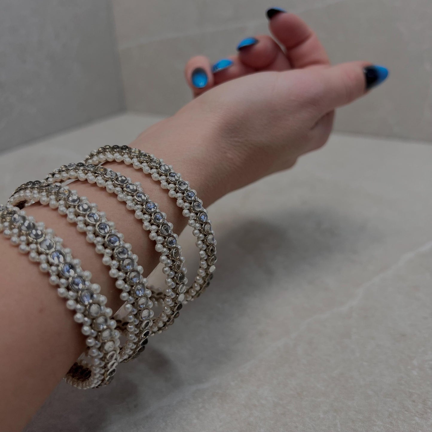 Set of 4 Pearl & Faux Kundan Antique Gold Bangles/ Faux Kundan Bangles/ Kundan Bangles/ Indian/ Pakistani/Jewelley/ Fashion Bracelet