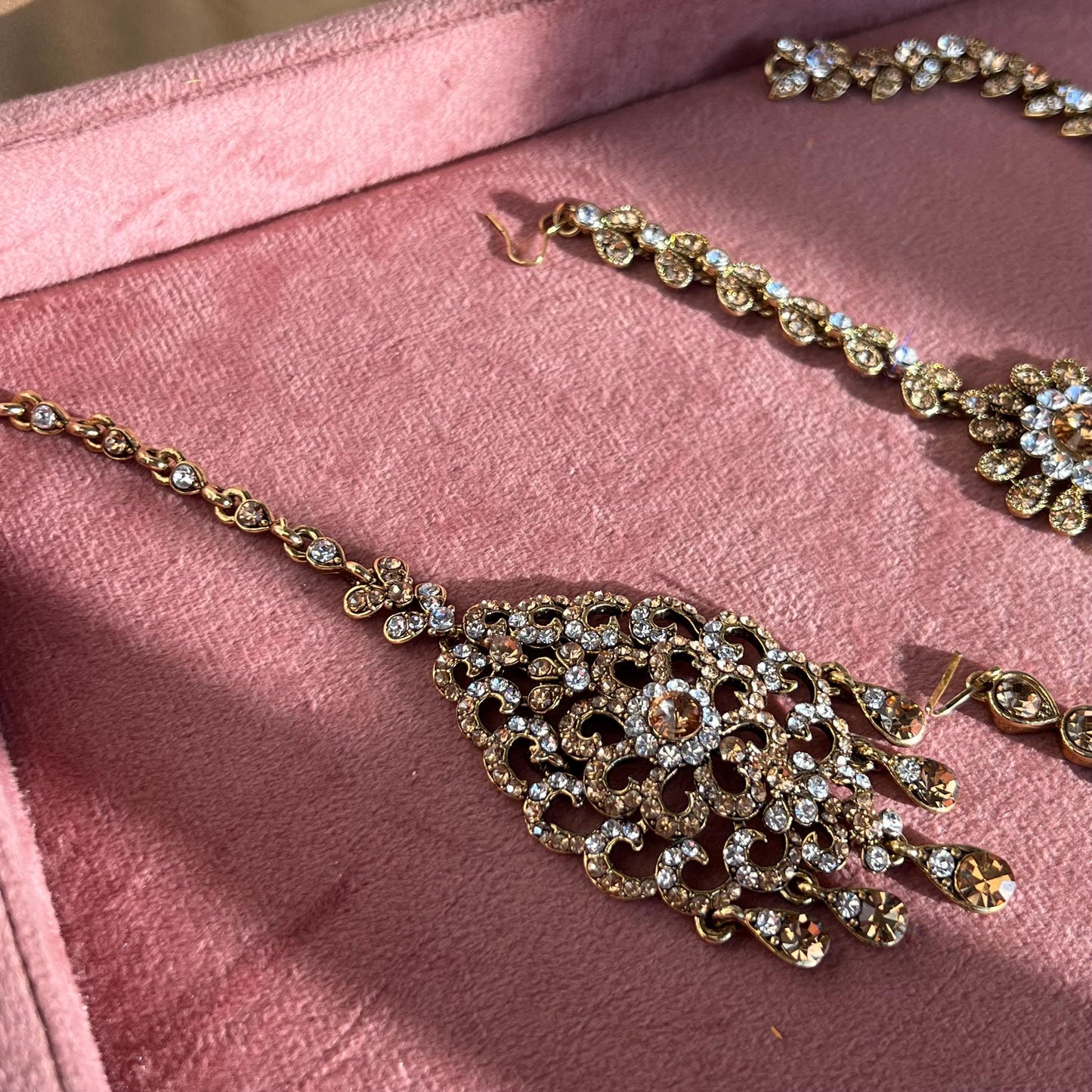 Extra Large Fancy Golden Rhinestone Indian Tikka High Quality Bollywood Indian Pakistani Fashion Jewellery Party Style