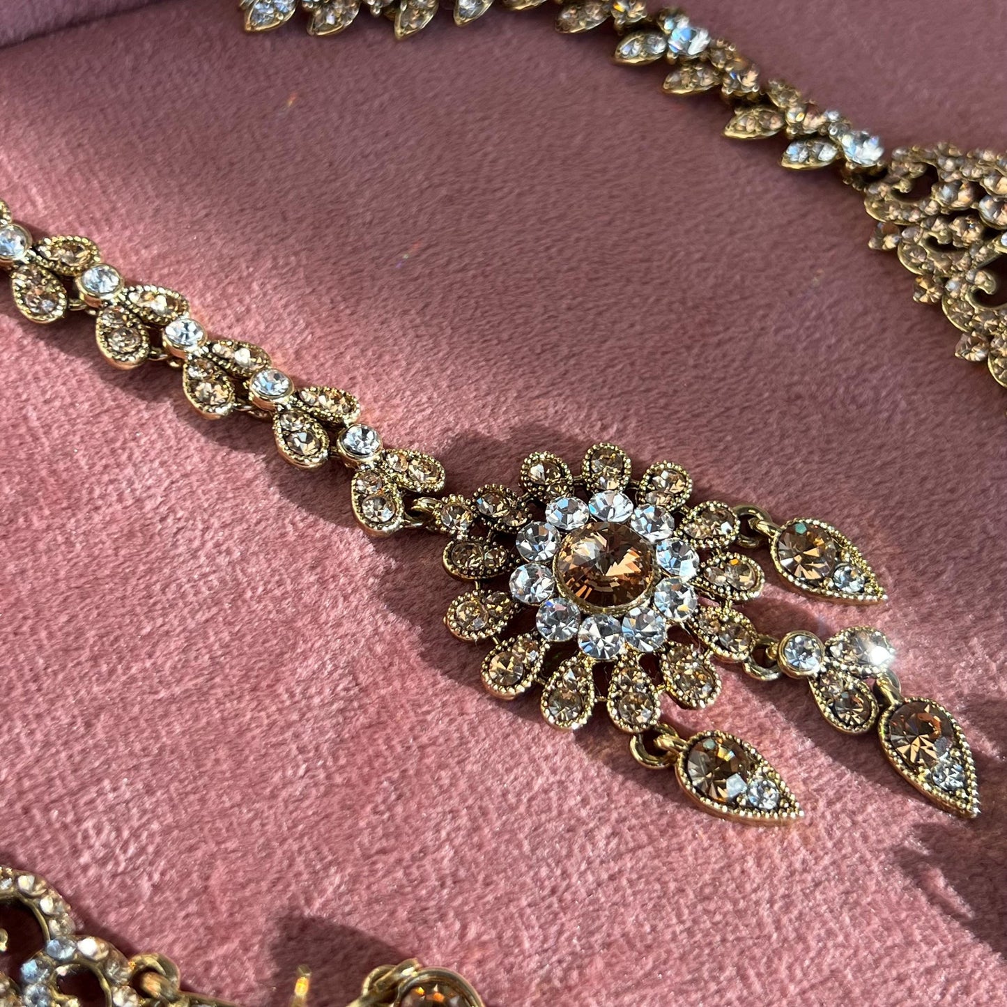 Extra Large Fancy Golden Rhinestone Indian Tikka High Quality Bollywood Indian Pakistani Fashion Jewellery Party Style