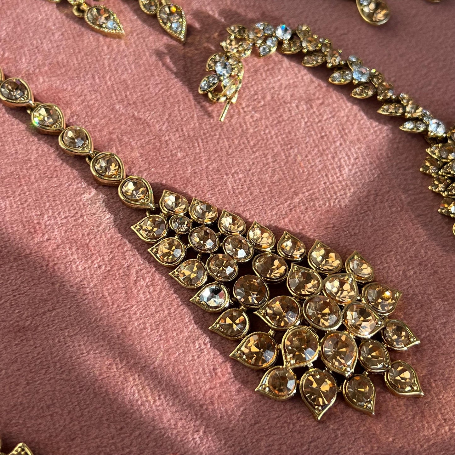Extra Large Fancy Golden Rhinestone Indian Tikka High Quality Bollywood Indian Pakistani Fashion Jewellery Party Style