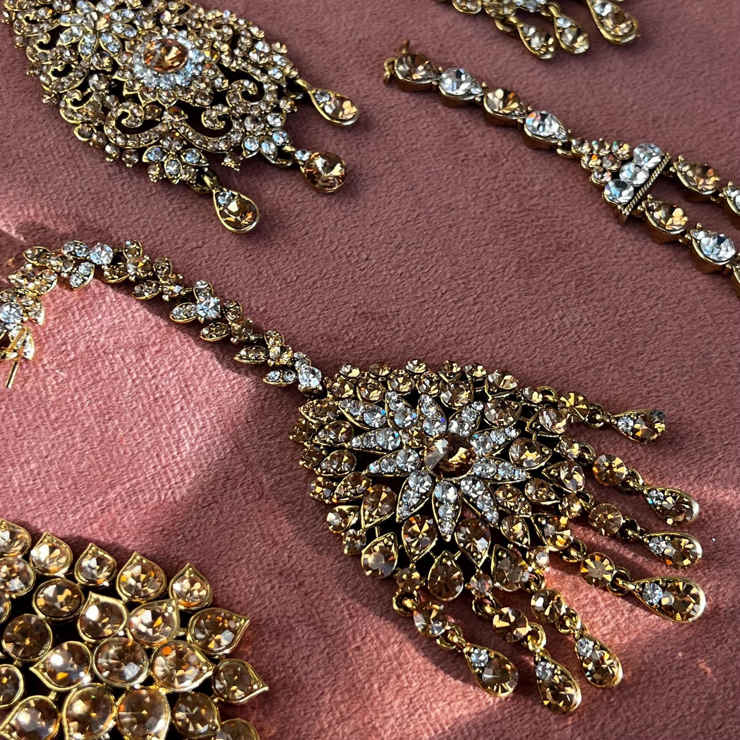 Extra Large Fancy Golden Rhinestone Indian Tikka High Quality Bollywood Indian Pakistani Fashion Jewellery Party Style