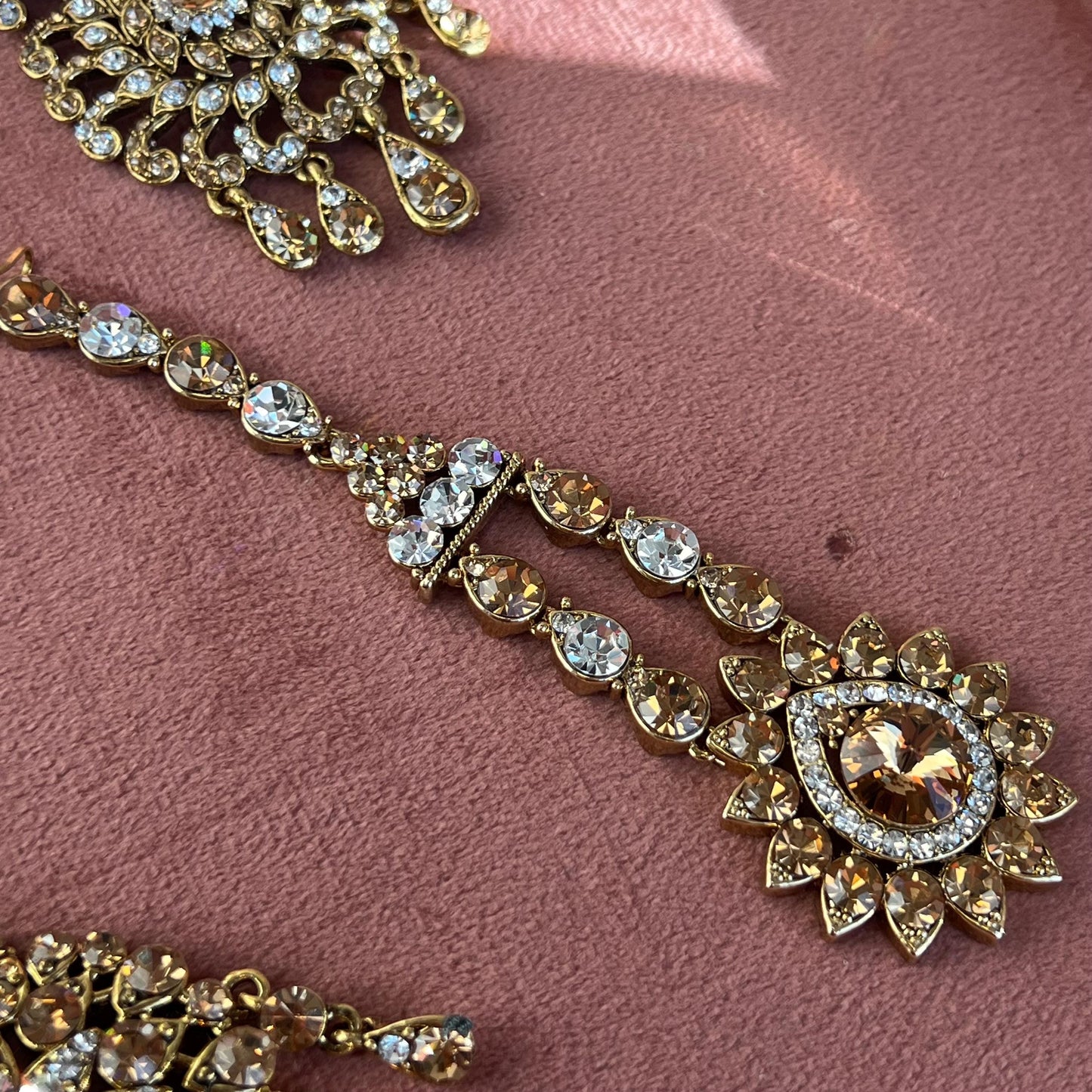 Extra Large Fancy Golden Rhinestone Indian Tikka High Quality Bollywood Indian Pakistani Fashion Jewellery Party Style