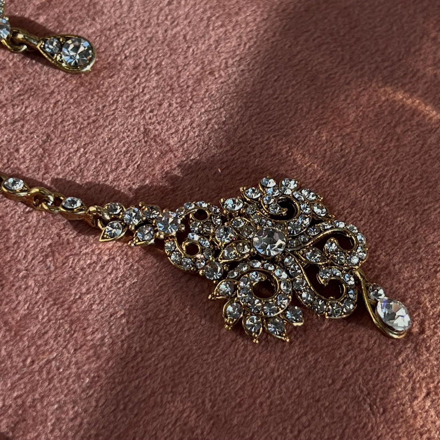 Extra Large Fancy Clear Rhinestone Gold Base Indian Tikka High Quality Bollywood Indian Pakistani Fashion Jewellery Party Style