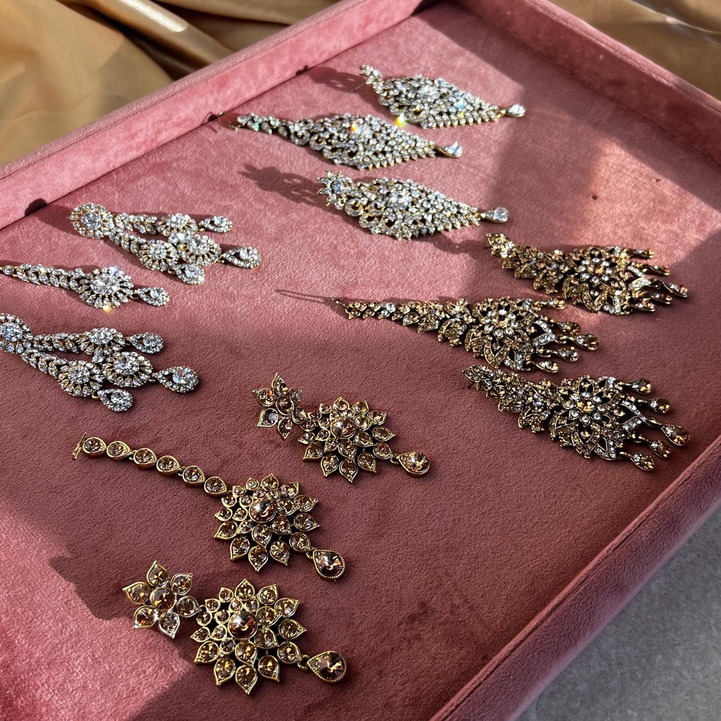 Large Golden Rhinestone Indian Earrings and Tikka Flat High Quality Earring Bollywood Indian Pakistani Fashion Jewellery Party Style