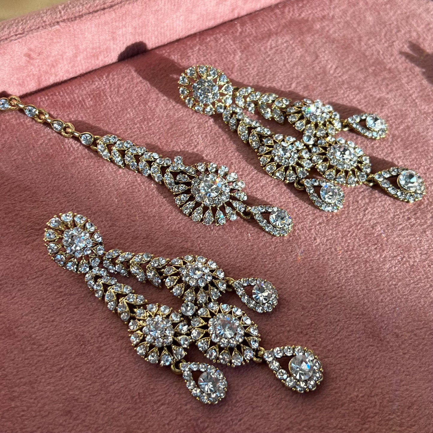 Large Golden Rhinestone Indian Earrings and Tikka Flat High Quality Earring Bollywood Indian Pakistani Fashion Jewellery Party Style