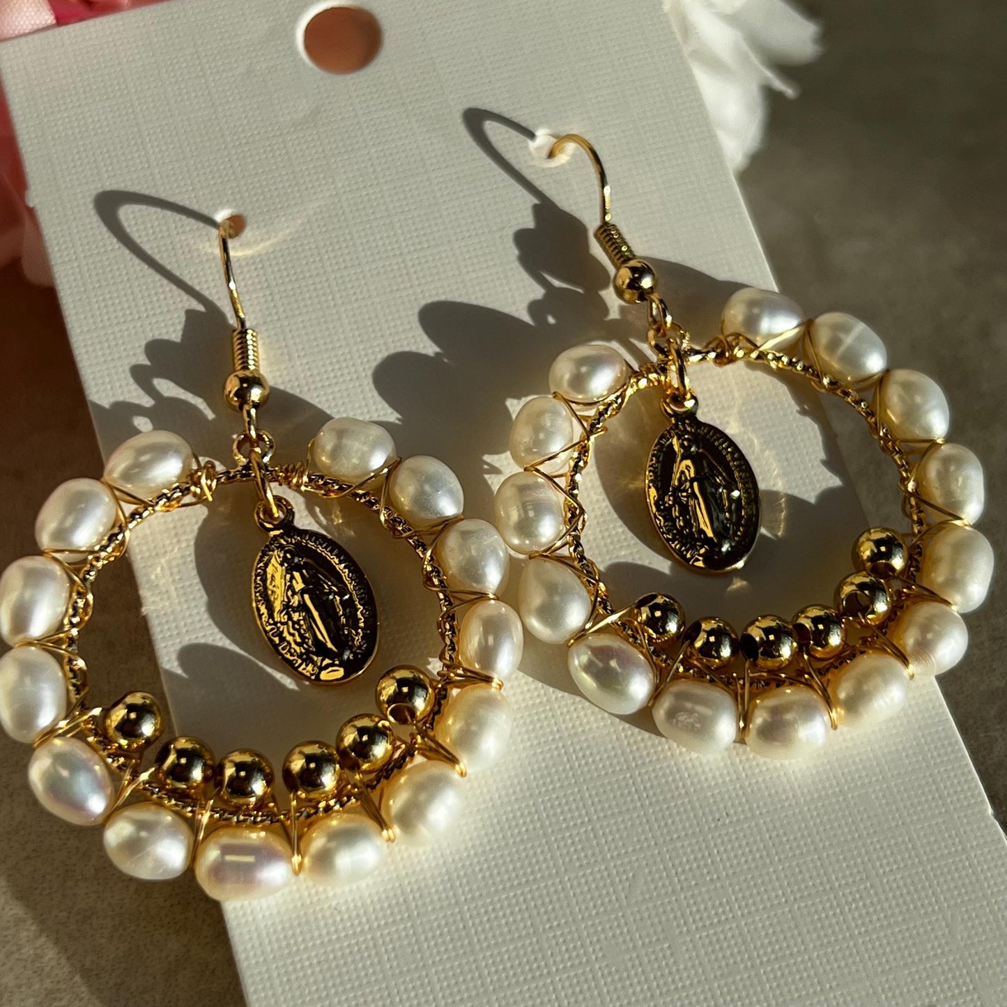 Pearl Gold Hoop Earring Lightweight High Quality Hypoallergenic Trnding Stylish Gift for Her Everyday Wear 1 inch