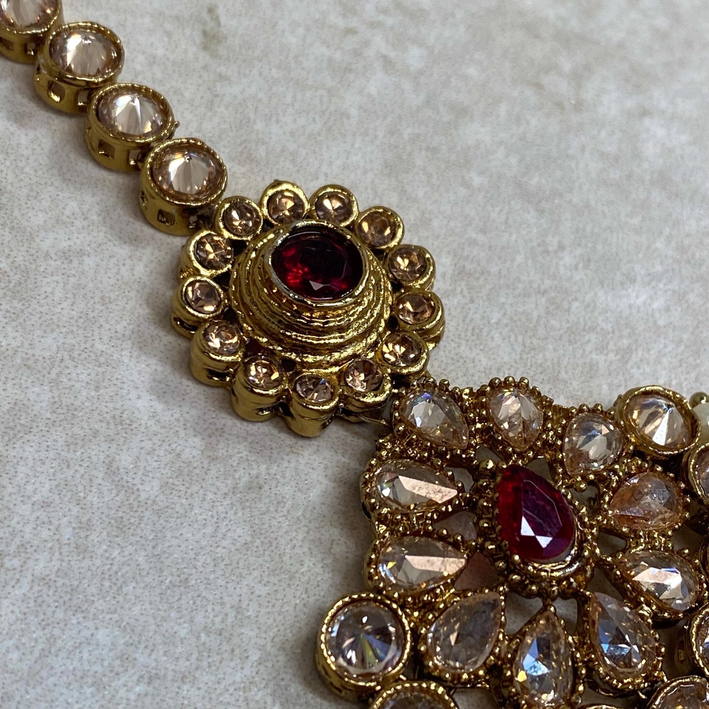 Maroon Pink Antique Gold Champagne Zircon Crystal Maang Tikka Bindya Medium Size Indian Pakistani Bollywood Headpiece Fashion Jewellery