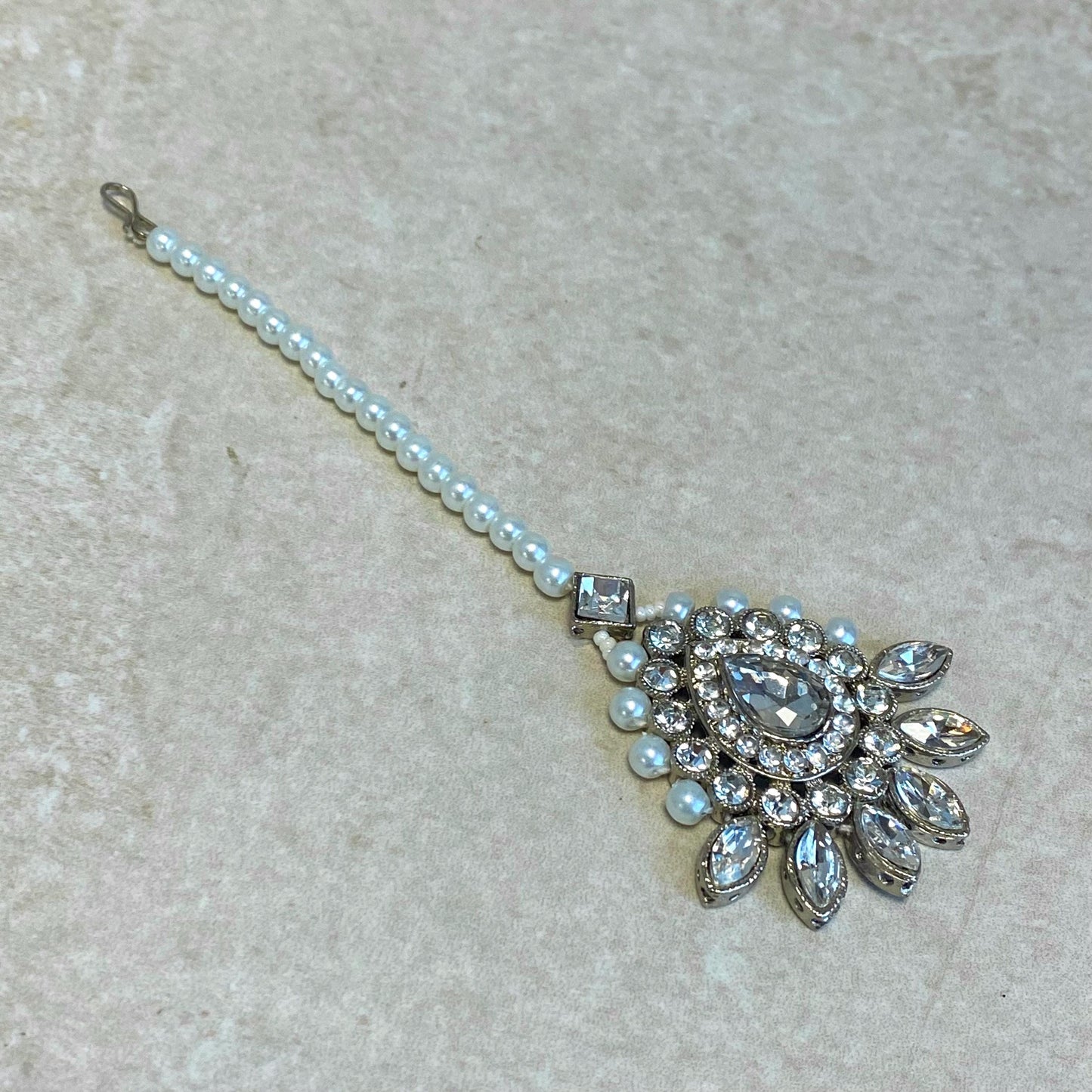 Silver pearl Rhinestone Maang Tikka Bindya Indian Pakistani Bollywood Headpiece Mendhi Jewels Gift Fashion