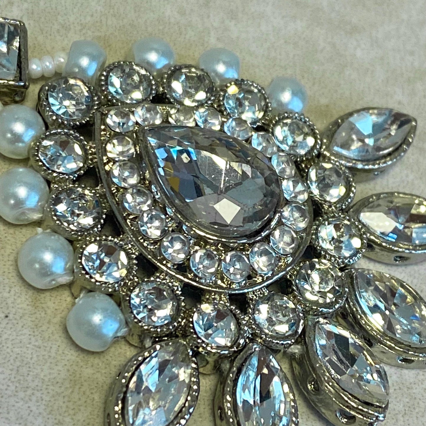 Silver pearl Rhinestone Maang Tikka Bindya Indian Pakistani Bollywood Headpiece Mendhi Jewels Gift Fashion