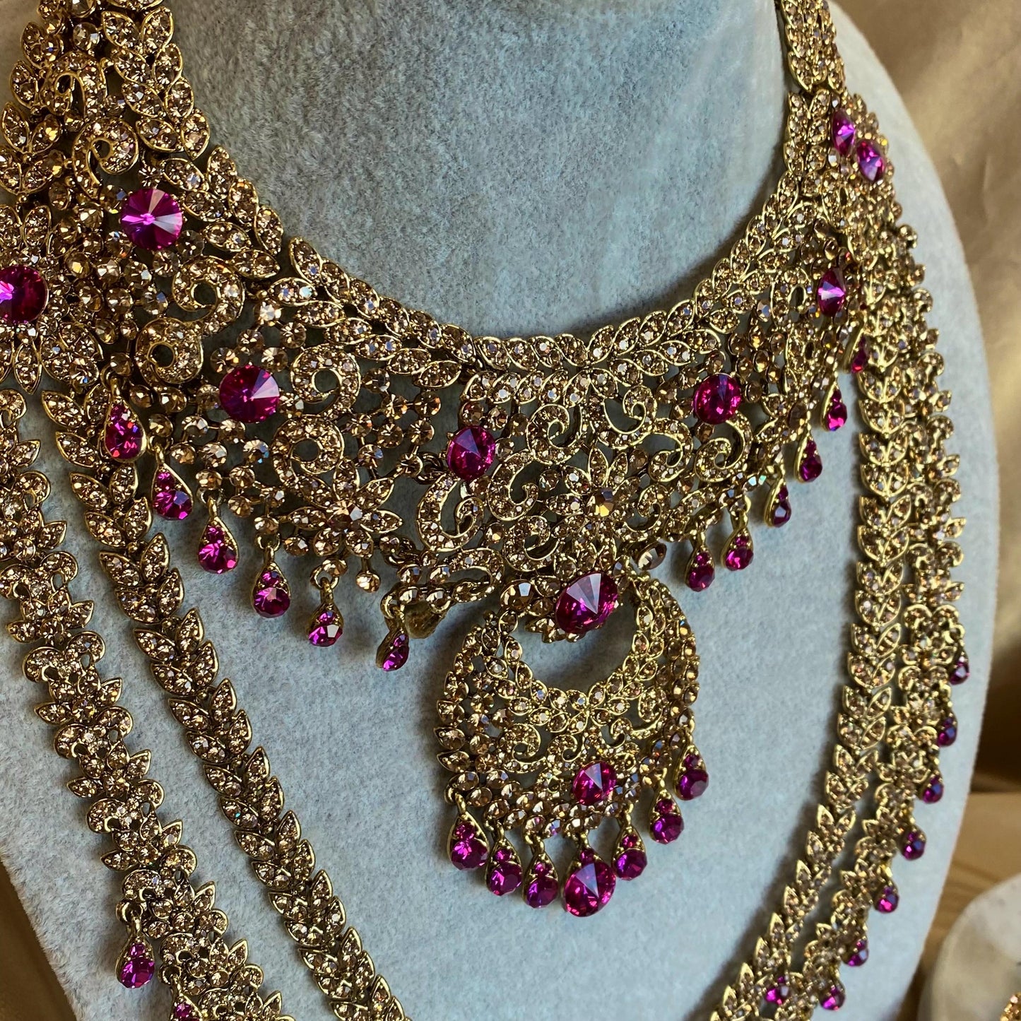 Hot Pink Antique Gold Rhinestone Full Bridal Necklace Mala Earring Tikka Jhumar Mathapatti Nose Ring Hand Harness High Quality Sale Asian