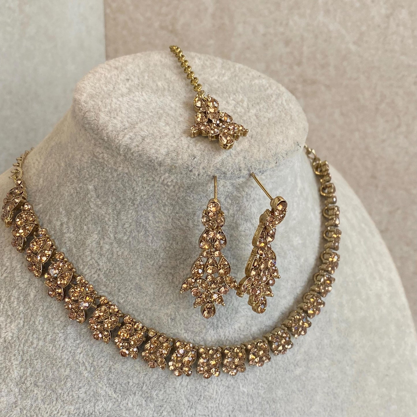 Golden Elegant Necklace Set Small Earring Tikka Tikli Indian Pakistani Fashion Jewellery Gift for Her Civil Registry Wedding Party Valentine