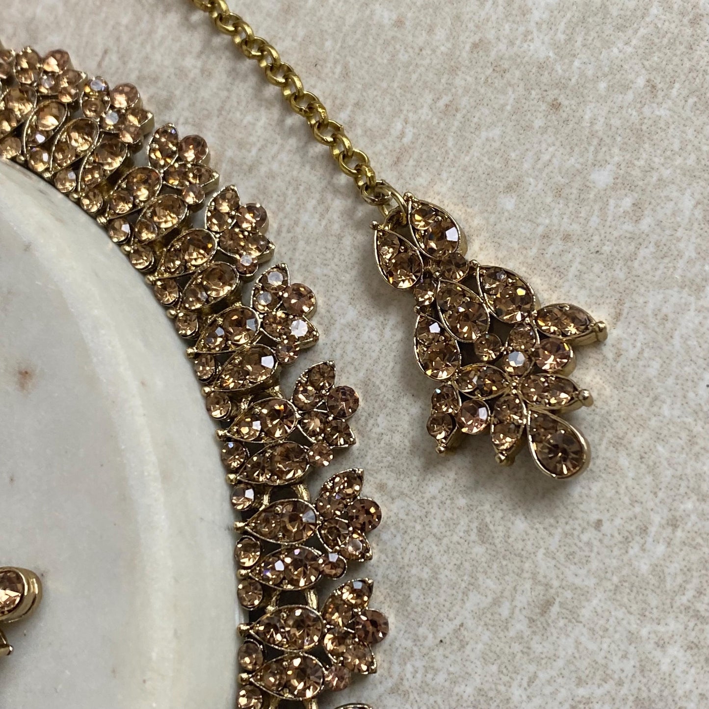 Golden Elegant Necklace Set Small Earring Tikka Tikli Indian Pakistani Fashion Jewellery Gift for Her Civil Registry Wedding Party Valentine