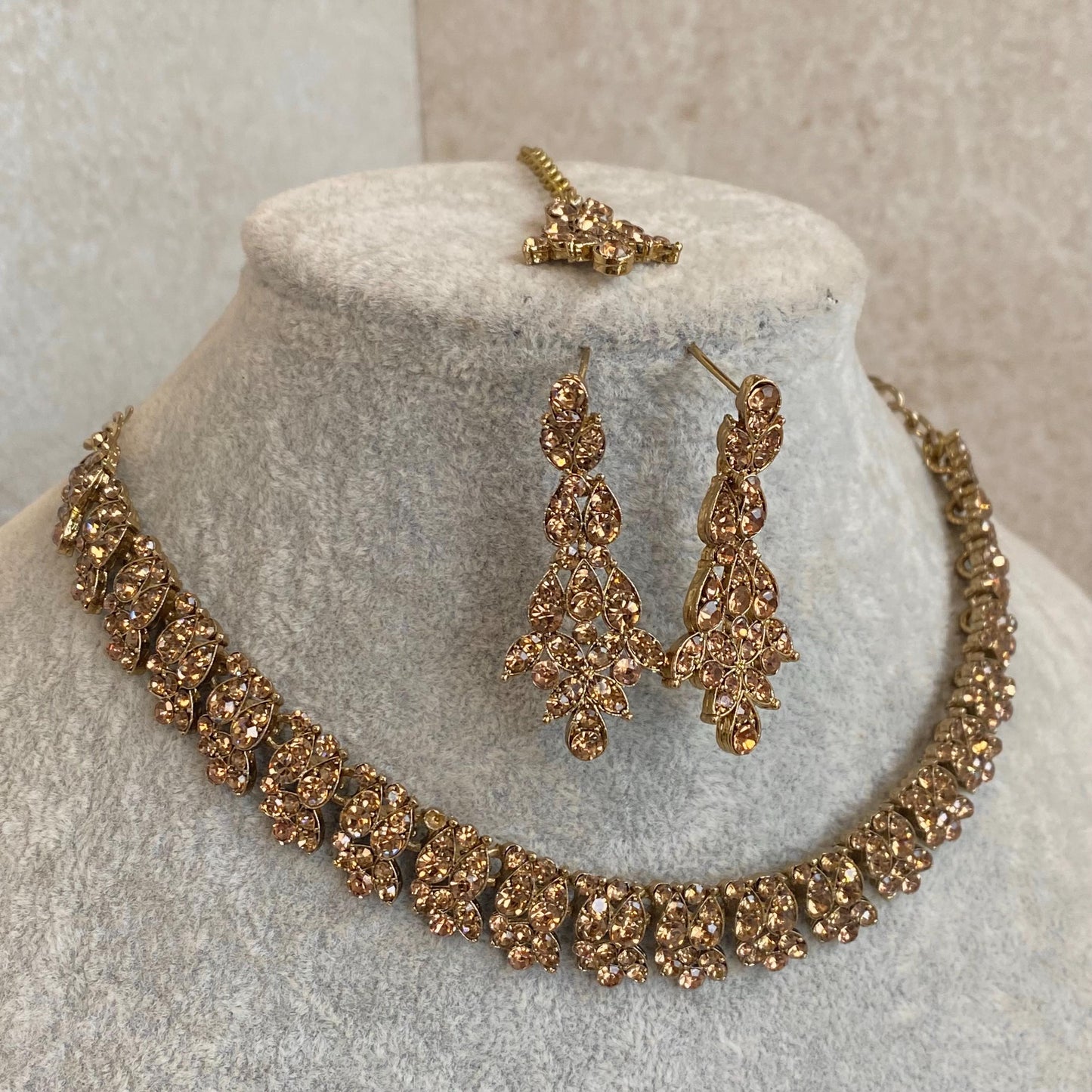 Golden Elegant Necklace Set Small Earring Tikka Tikli Indian Pakistani Fashion Jewellery Gift for Her Civil Registry Wedding Party Valentine