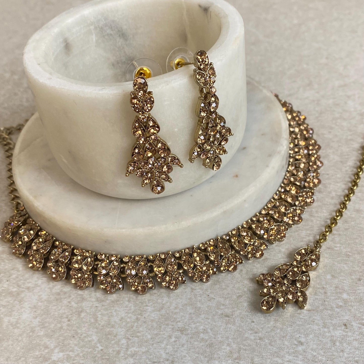 Golden Elegant Necklace Set Small Earring Tikka Tikli Indian Pakistani Fashion Jewellery Gift for Her Civil Registry Wedding Party Valentine